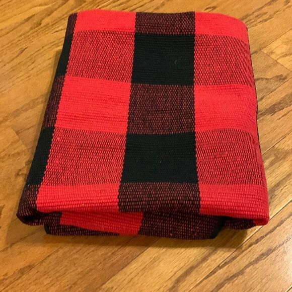 Appx 3’ X 5’ Buffalo plaid (farmhouse style) red and black rug excellent quality - Picture 7 of 9
